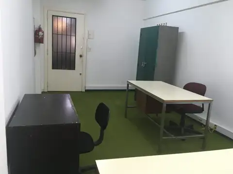 DUEÑO ALQUILA LUMINOSA OFICINA/CONSULTORIO EN MICROCENTRO  – SARMIENTO 700