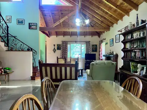 Casa en Alquiler con 2 cocheras
