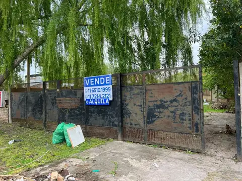Lote con casa de 10x30 en Máximo Paz