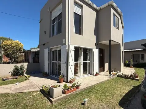 Casa 3 ambientes con 2 baños