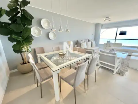 Vende apartamento de 2 dormitorios en Brava, Punta del Este. Torre Le Parc