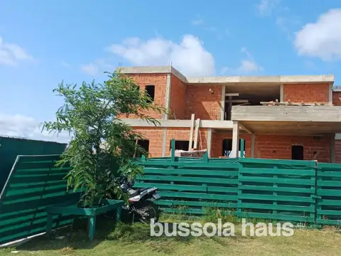 Casa en venta de 5 ambientes con pileta en Amarras Puertos Escobar