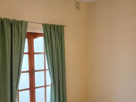 Casa en Alquiler con 2 cocheras