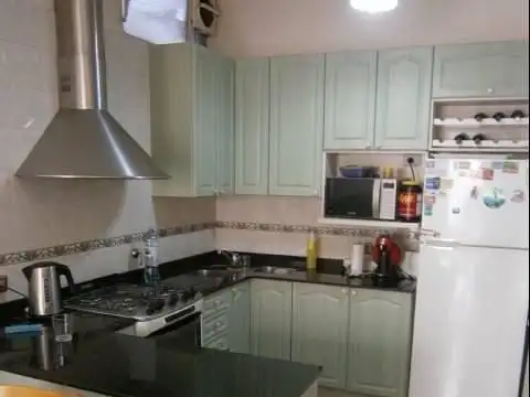 PISO 4 amb., al frente en Avellaneda Centro