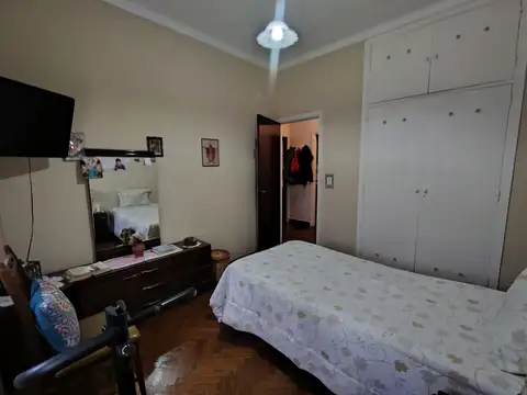 MUY BUENA PROPIEDAD - DOBLE ACCESO - CON SÓTANO Y PLAY