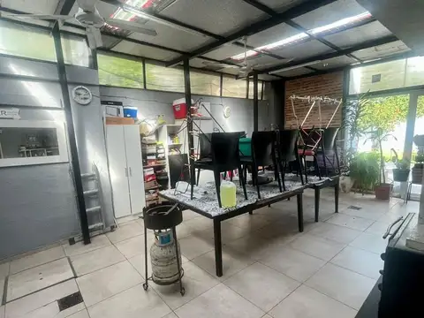 Casa 5 ambientes con 3 baños