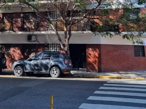 3 Ambientes con balcon al frente