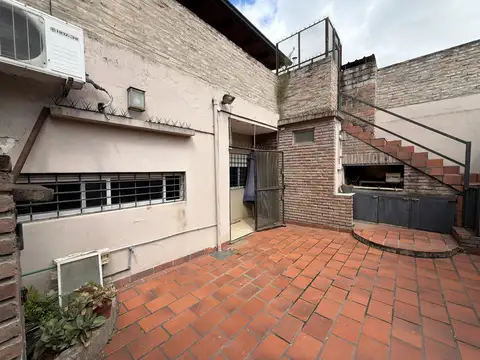 Casa en venta de 3 dormitorios 3 baños  2 plantas con quincho Gral Savio 534