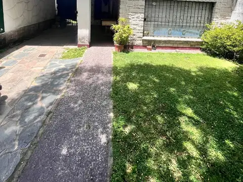 CASA 5 AMBIENTES REMEDIOS DE ESCALADA CON PATIO