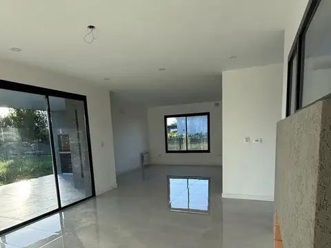 Casa 5 ambientes con 3 baños