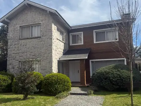 Casa en venta o alquiler con pileta en Barrancas de San José