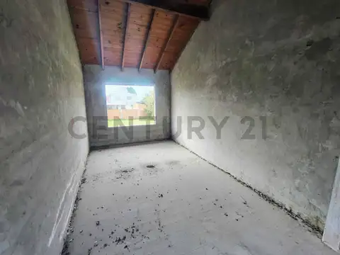 Venta casa 5 ambientes a terminar.