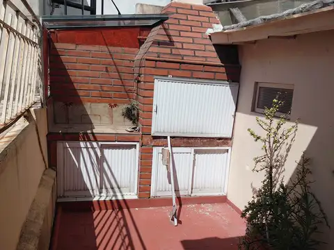 VENTA DEPARTAMENTO  - PH  - ; PB; C/Terraza y Patio cub.  Balvanera, Abasto