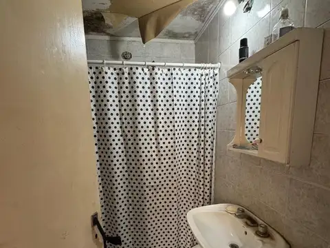 Casa 3 ambientes en VENTA MONTE GRANDE - A RECICLAR