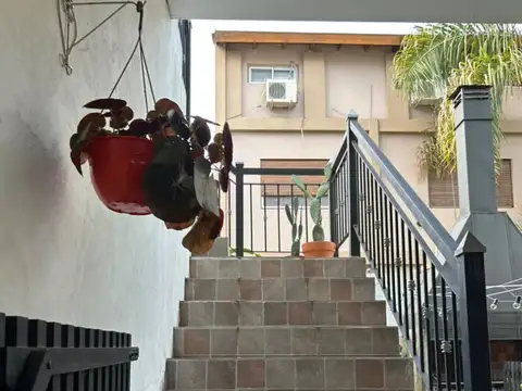 Depto Tipo Casa 3 ambientes con 3 baños