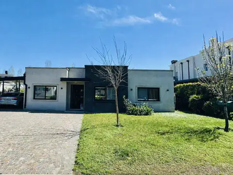 Casa en Venta en Pilar del Este - Santa Guadalupe, USD 275.000