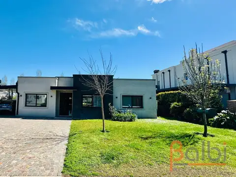 Casa 5 Ambientes con Piscina y jacuzzi - Barrio Santa Guadalupe