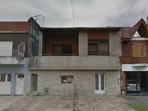 VENTA CASA MULTIFMILIAR EN 2 PLANTAS SOBRE LOTE DE 10 X 22 , RAMOS MEJIA