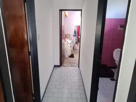 EDIFICIO CON 4 LOCALES, GARAGE Y 2 VIVIENDAS EN PLANTA ALTA (C/U DE 2 DORMIT)