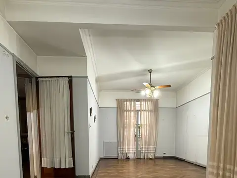 Departamento de 3 Ambientes Con dependencia balcon contra frente  2 baños