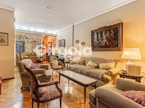 Semipiso de 3 ambientes con dependencia, balcón y baulera en Caballito