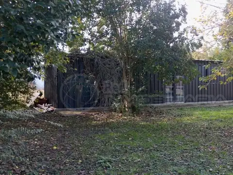 LOTE CON CASA SIMIL CONTAINER.