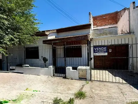 Oportunidad a refaccionar. Casa 3 amb lote propio