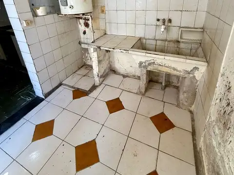 Oportunidad a refaccionar. Casa 3 amb lote propio