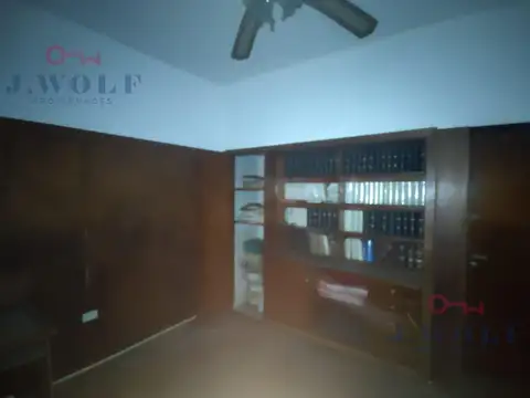 Oficina 5 ambientes con 1 baño