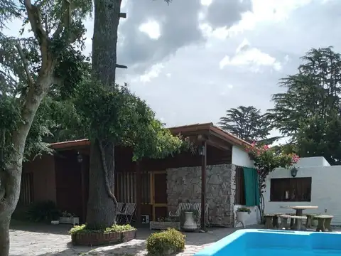 Venta de casa - 2 ambientes y quincho - Av Argentina 300 - Sierra de los Padres - Mar del Plata