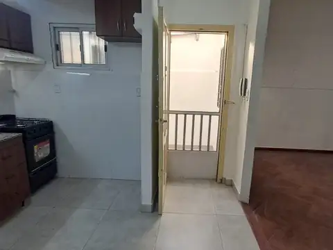 PH 3 AMB CON PATIO C/CERRAMIENTO, 2 BAÑOS Y TERRAZA C/PARRILLA SIN EXPENSAS EN EXCELENTE ESTADO REF: 650