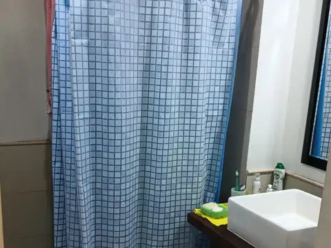 Hermoso monoambiente en venta,  balcón planta baja con vista a la pileta