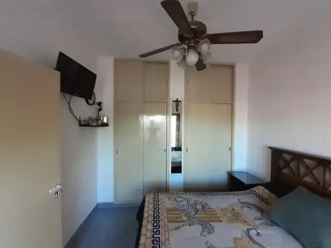 DEPARTAMENTO 4 AMBIENTES 1ER.  PISO X ESCALERA C/PATIO