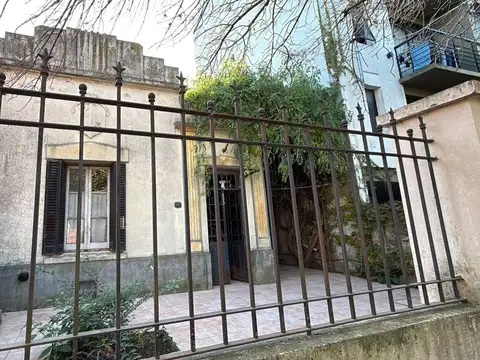 Casa 7 ambientes con 1 baño