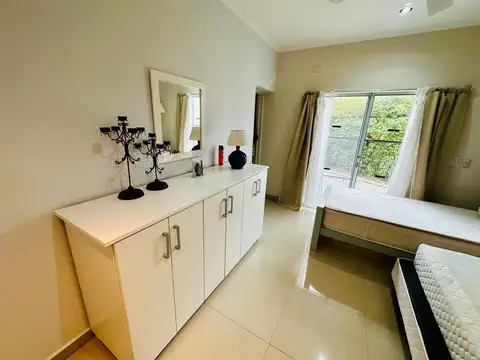 Casa 6 ambientes con 4 baños