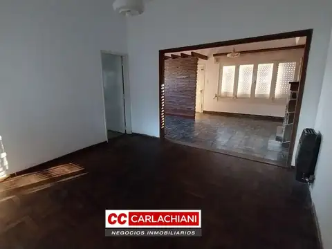 Casa 6 ambientes con 2 baños