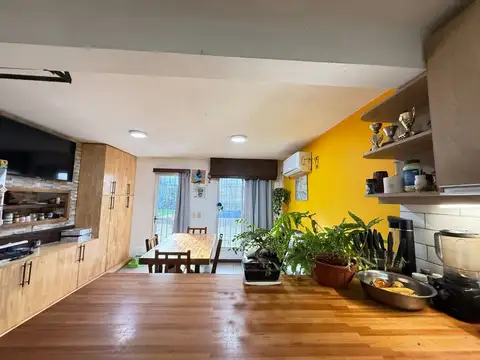 Casa 6 ambientes con 4 baños