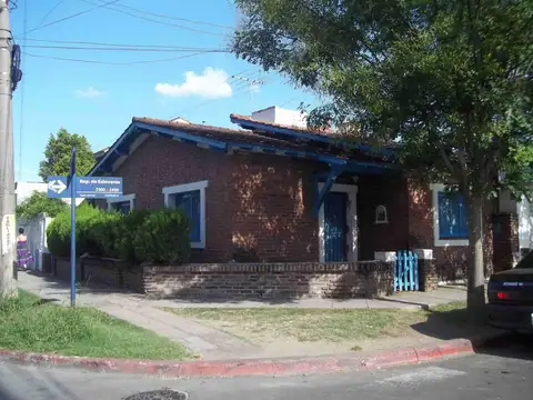 Chalet en esquina totalmente a reciclar