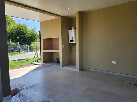 Casa 5 ambientes con 3 baños