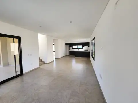 CASA EN ALQUILER 4 AMBIENTES BARRIO EL ALJIBE