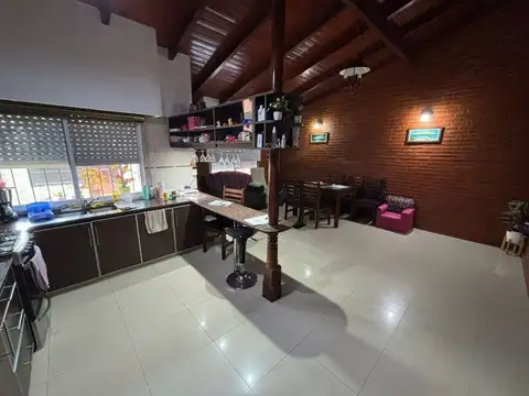 Casa en Venta con 2 cocheras