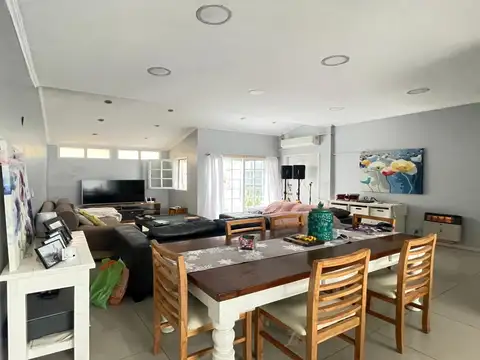 Depto Tipo Casa 5 ambientes con 2 baños