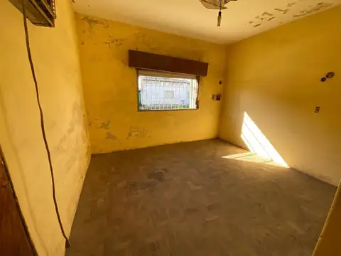 CASA A RECICLAR - 3 AMBIENTES  CON LOCAL - MERLO