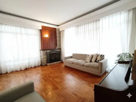 Venta/Permuta Casa con 4 dormitorios, patio y cochera. Luis Agote, Rosario