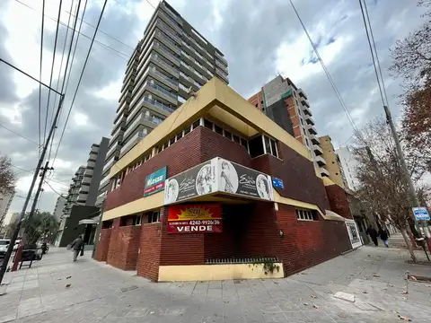 Local con vivienda en muy buena ubicación