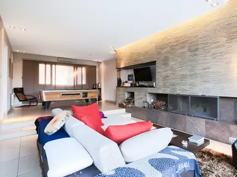 Casa en Venta con 6 cocheras