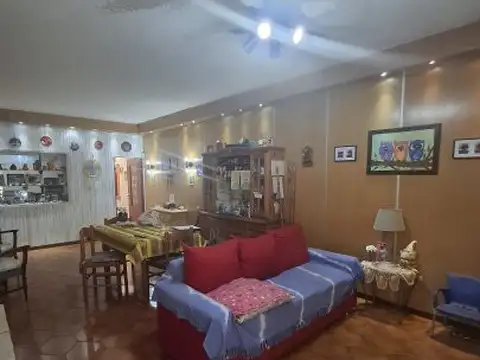 Casa 5 ambientes con 1 baño
