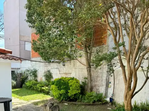 Ideal inversión casa en venta con departamentos y quincho en lote propio