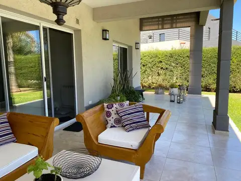 Casa en Venta en Haras Santa María, USD 380.000