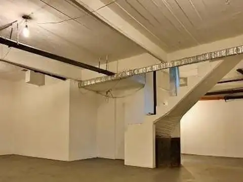 Local con gran sótano, vidriera | excelente zona estratégica